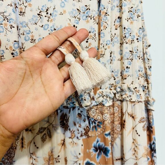 Doe & Rae Sleeveless Tiered Maxi Dress Farm Day Patchwork Floral Sz. Medium NWT - Picture 4 of 11